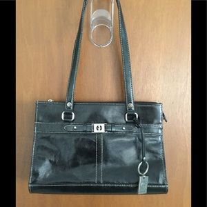 Beautiful Giani Bernini leather shoulder bag